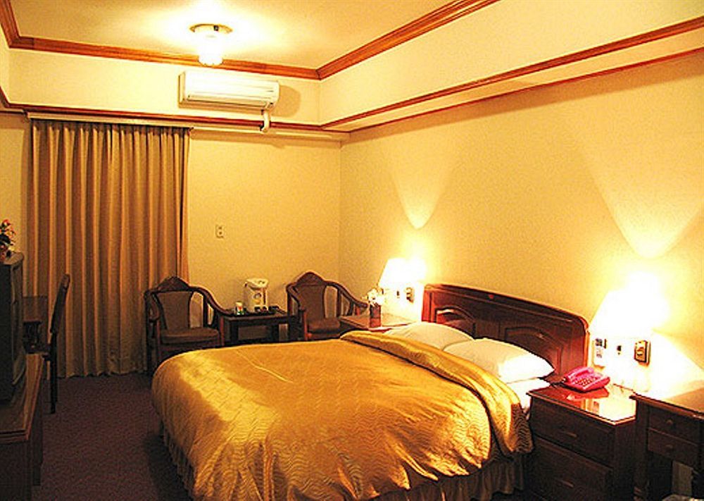 Sin Fu Business Hotel Taichung Dış mekan fotoğraf